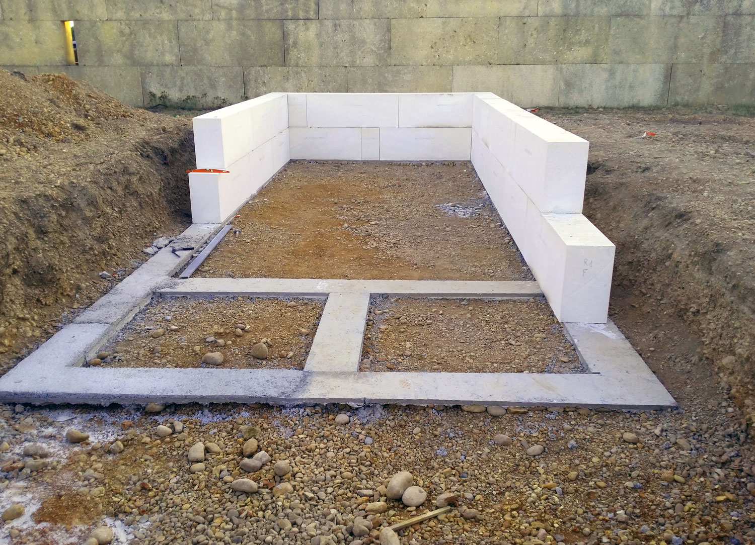 Pool Building by Clément Gaillard